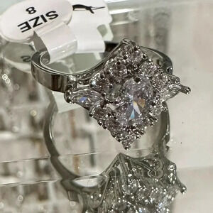 Beautiful new ring silver band clear stone and ornate stone setting rhinestone